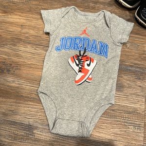 New Jordan baby onesie 😍🏀